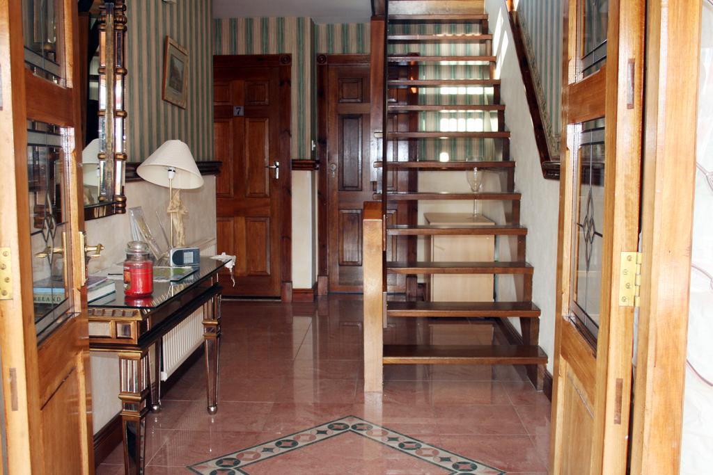 Ceecliff House room 1